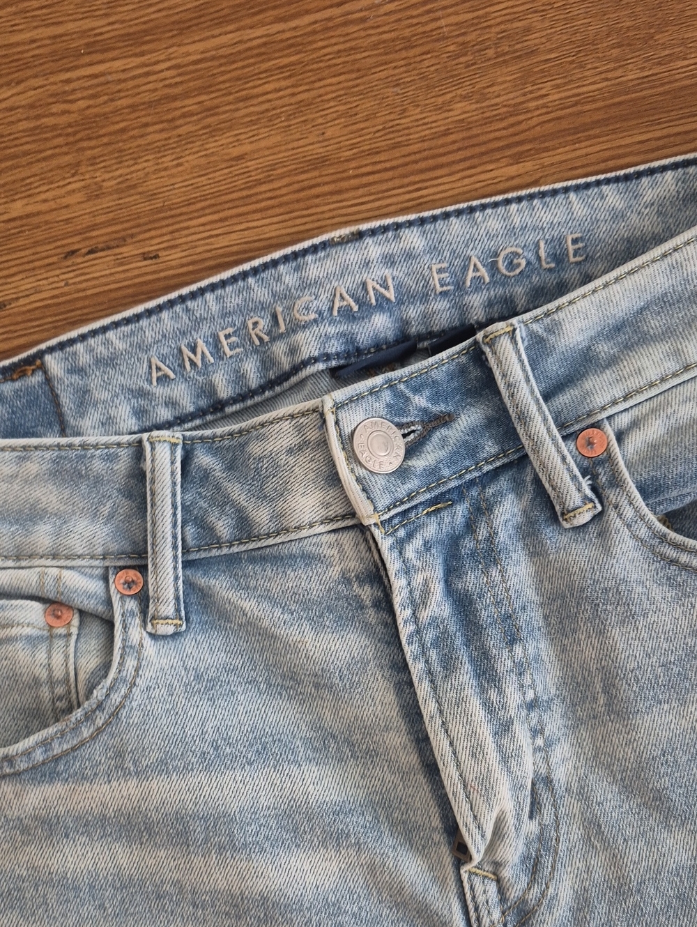 ​American Eagle Light Wash Stretch Jeans - Size 30x32 (Women's Large)